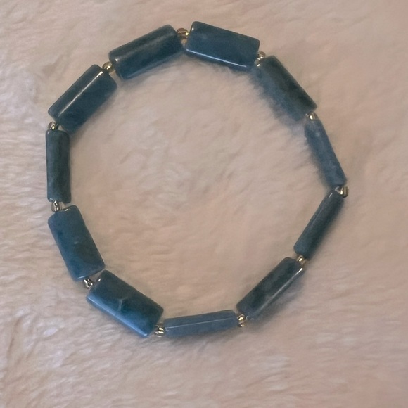 NWOT Natural Stone Aquamarine Stretch Bracelet - Picture 2 of 6